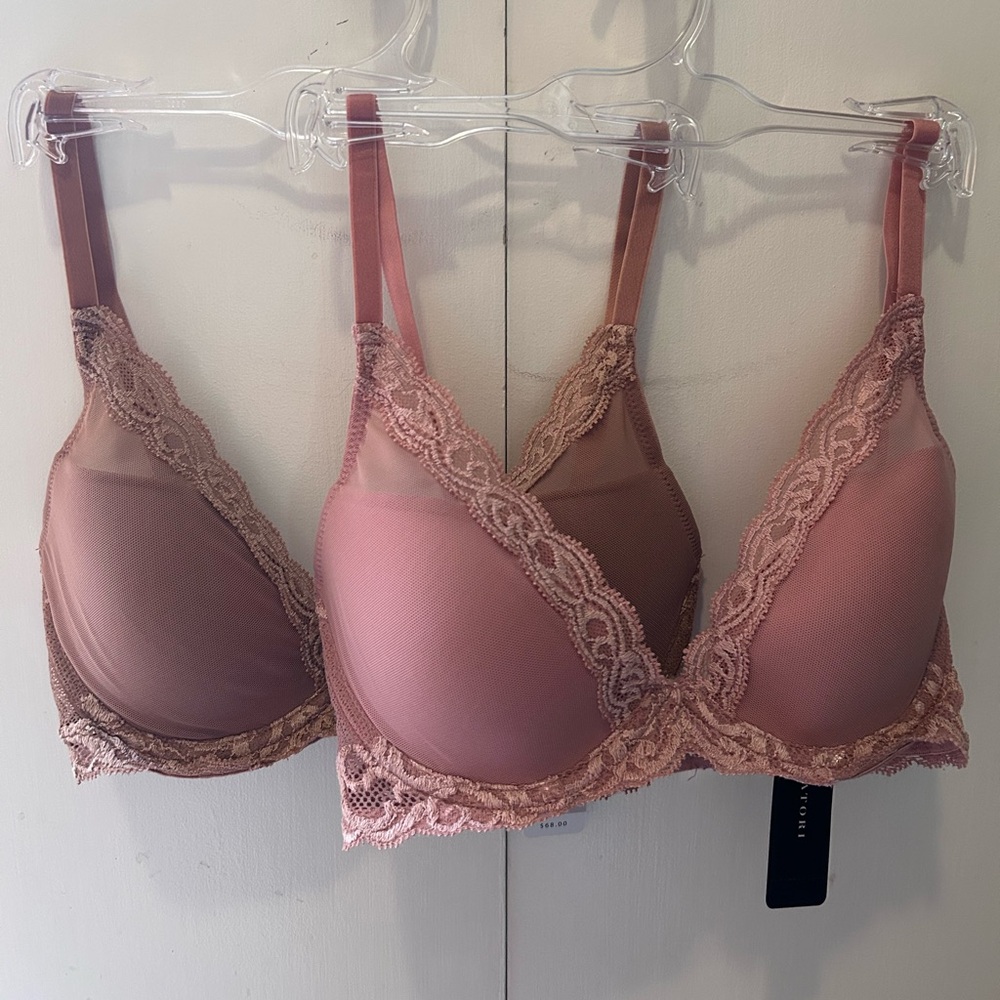 2 pack NWT Natori Feathers bras. Size 30D in shades Frose and Glow.